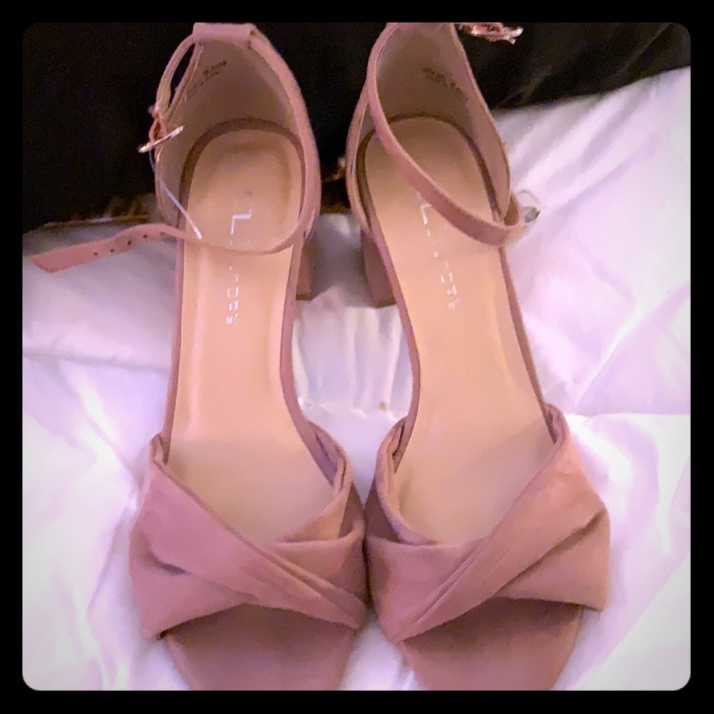 These light pink Sandals are comfy and classy